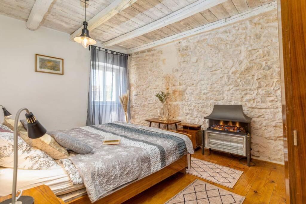 Willa Casa Di Pietra Matelici Divšići Zewnętrze zdjęcie