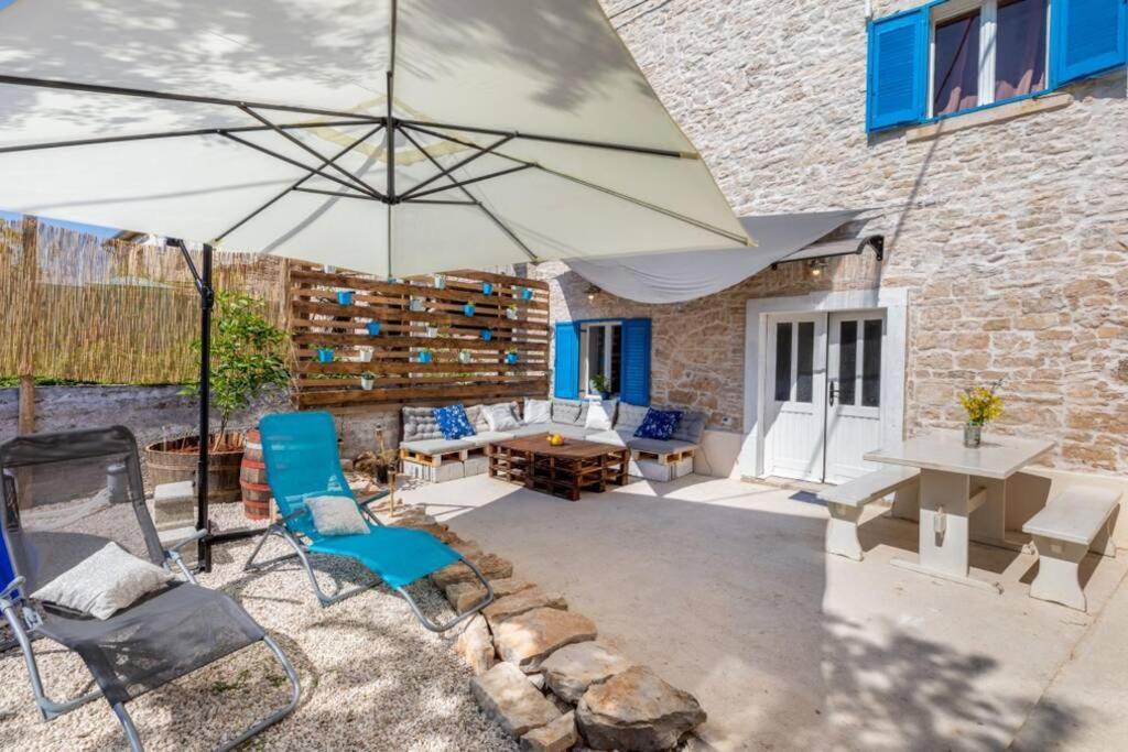 Willa Casa Di Pietra Matelici Divšići Zewnętrze zdjęcie