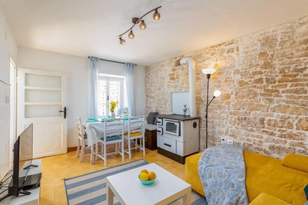 Willa Casa Di Pietra Matelici Divšići Zewnętrze zdjęcie